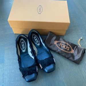 Authentic Tod’s ballerina flats - black with bow